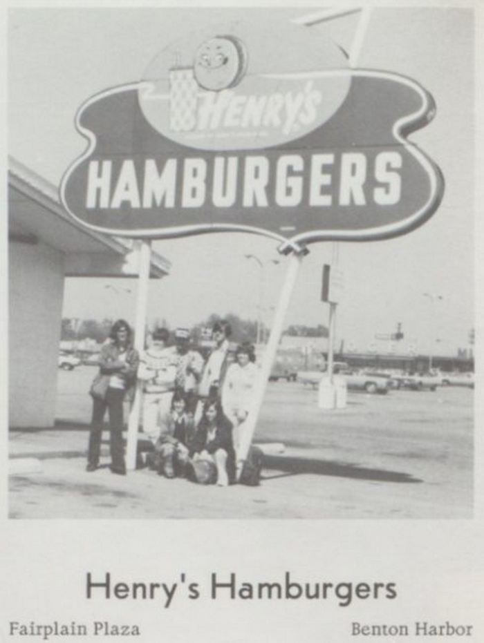 Henrys Hamburgers - Benton Harbor - Fairplain Plaza 1681 M-139
